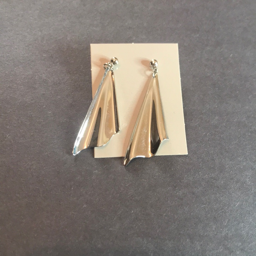 Avon vintage dramatic drape earrings in silvertone with surgical steel posts